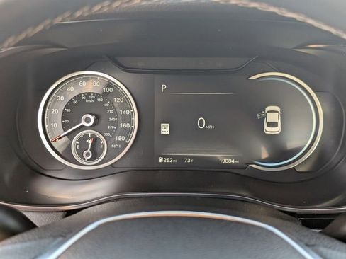 Used 2025 Genesis G70 2.5T image 21