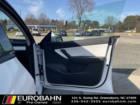Used 2022 Tesla Model Y Performance image 21