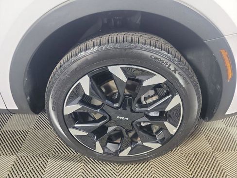 Certified 2025 Kia Sorento EX image 3