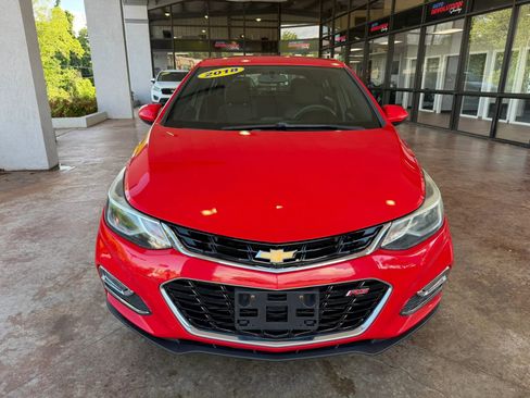 Used 2018 Chevrolet Cruze LT w/ Convenience Package FWD image 2