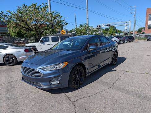 Used 2019 Ford Fusion SE w/ Equipment Group 151A FWD image 3