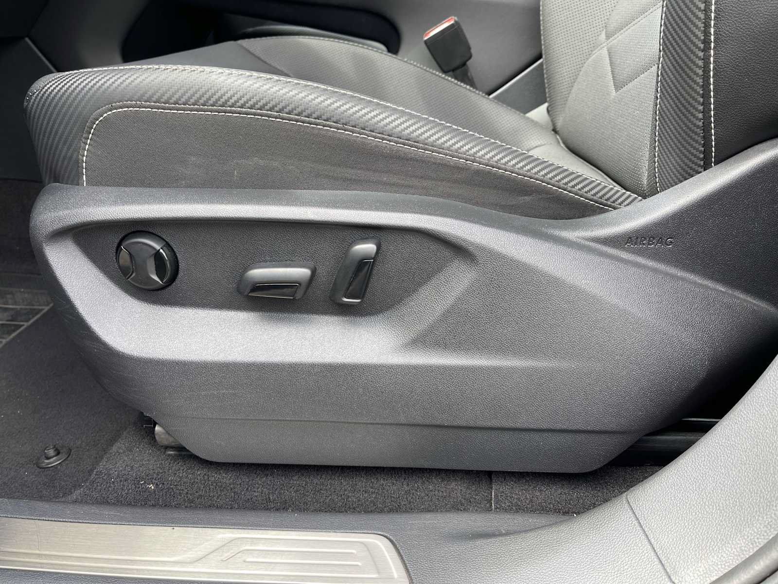 Used 2024 Volkswagen Atlas Cross Sport SE FWD image 14