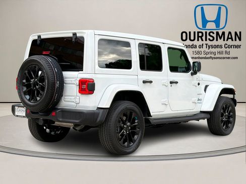 Used 2022 Jeep Wrangler Unlimited Sahara AWD/4WD image 3