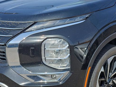 Used 2024 Mitsubishi Outlander AWD image 3