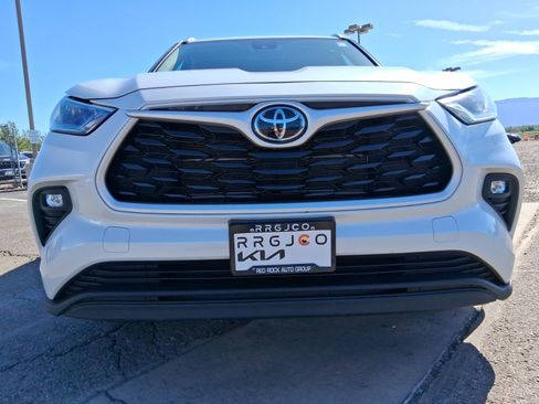 Used 2025 Toyota Highlander XLE AWD/4WD image 5