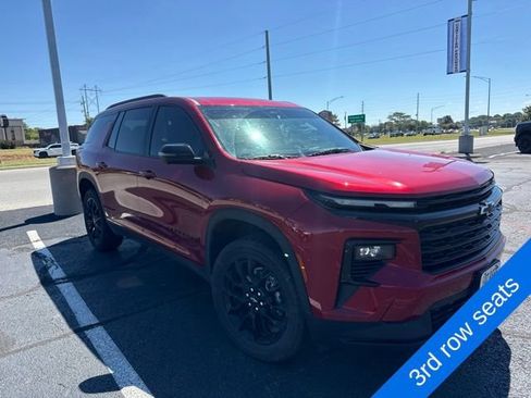 Used 2024 Chevrolet Traverse LT w/ Midnight/Sport Edition FWD image 3