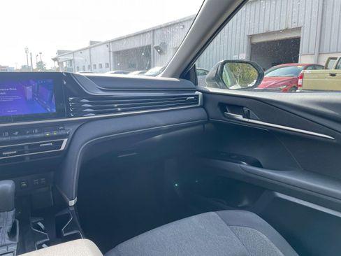 Used 2025 Toyota Camry LE image 34