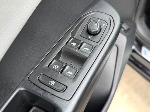 Used 2022 Volkswagen Taos SE w/ IQ.Drive SE Package image 11