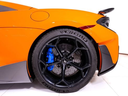Used 2020 McLaren 600LT Spider RWD image 19