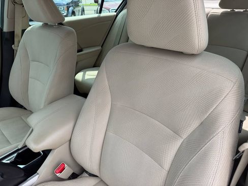 Used 2017 Honda Accord EX image 13