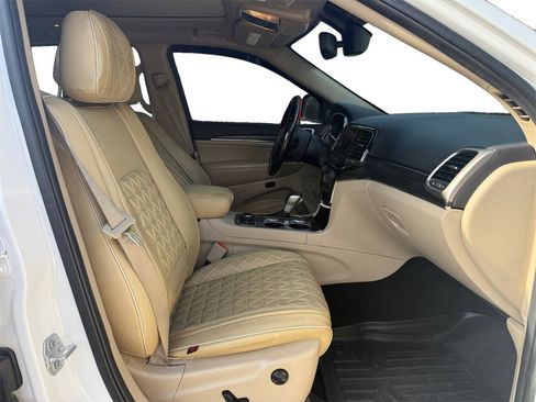 Certified 2019 Jeep Grand Cherokee Limited w/ Luxury Group II image 15