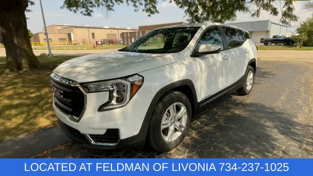 Certified 2024 GMC Terrain SLE w/ LPO, Floor Liner Package FWD image 4