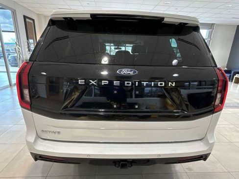 Certified 2025 Ford Expedition Active image 4