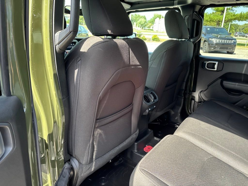 Used 2023 Jeep Wrangler Unlimited AWD/4WD image 14