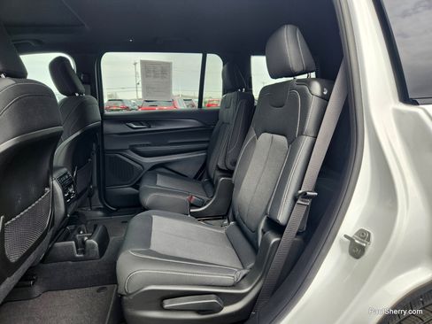 Used 2025 Jeep Grand Cherokee L Laredo w/ Trailer Tow Package image 50