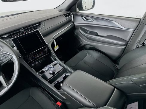 New 2026 Jeep Grand Cherokee Laredo AWD/4WD image 28