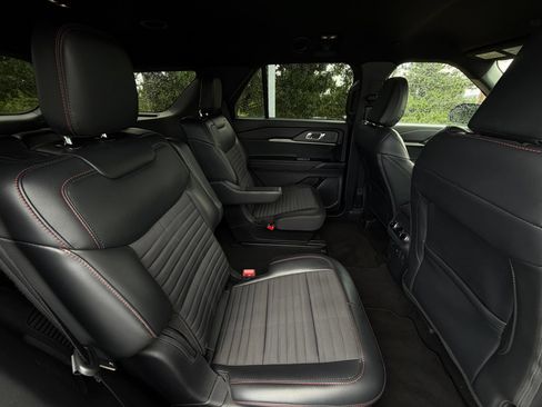 Used 2025 Ford Explorer ST-Line AWD/4WD image 25