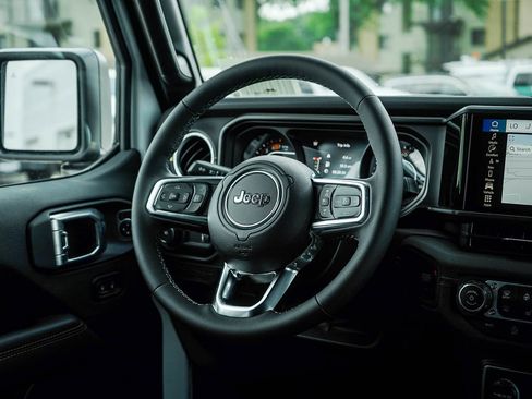 New 2026 Jeep Wrangler Unlimited Sahara AWD/4WD image 15