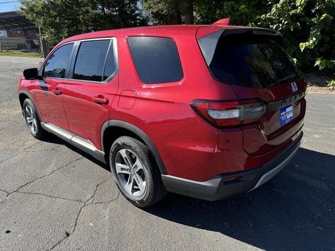 Used 2025 Honda Pilot EX-L image 3