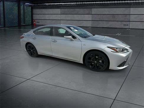 Certified 2022 Lexus ES 350 F Sport image 2