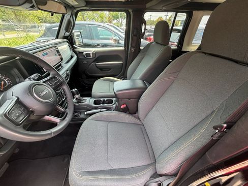 Used 2025 Jeep Wrangler Unlimited Sport AWD/4WD image 25
