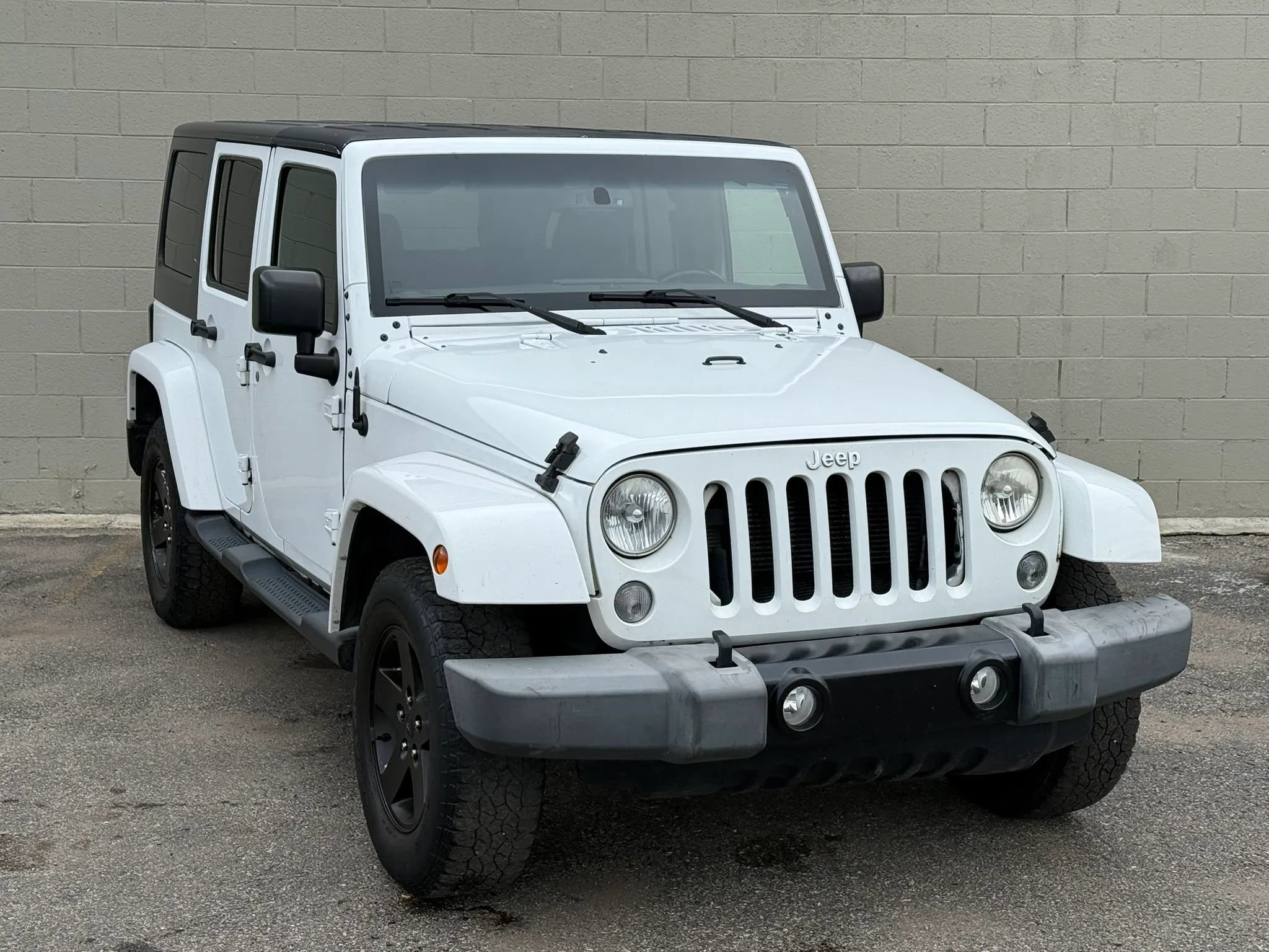 Used 2015 Jeep Wrangler Unlimited Sahara AWD/4WD image 13