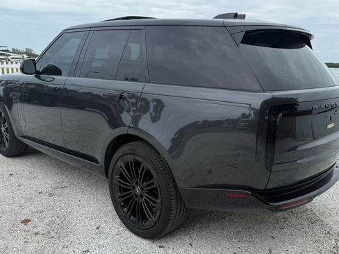 Used 2025 Land Rover Range Rover SE AWD/4WD image 4