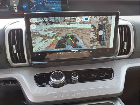 New 2026 Ford Expedition Active image 14