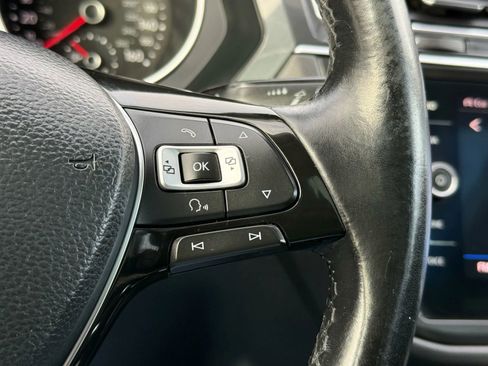 Used 2018 Volkswagen Tiguan SE w/ Panoramic Sunroof Package image 27