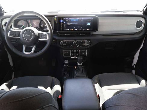 Used 2025 Jeep Wrangler Unlimited Sahara AWD/4WD image 12