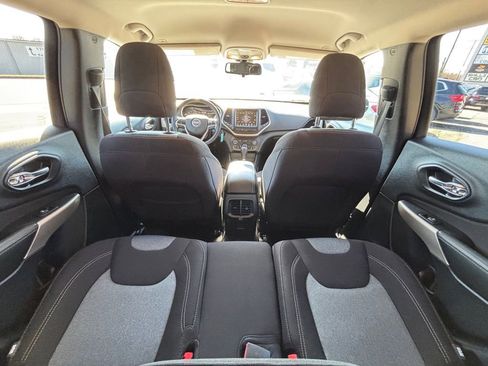 Used 2018 Jeep Cherokee Latitude image 18