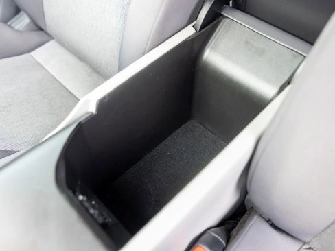 Used 2021 Toyota Camry LE image 31