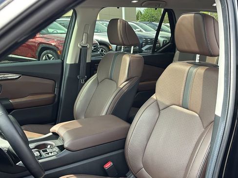 Used 2025 Honda Pilot Elite image 10