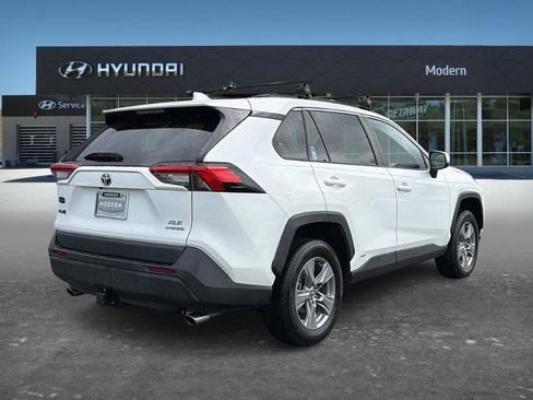 Used 2022 Toyota RAV4 XLE w/ Convenience Package image 3