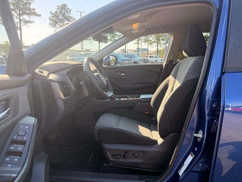 Used 2023 Nissan Rogue SV FWD image 14