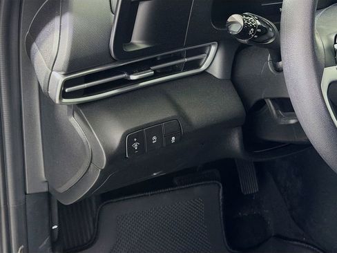 Used 2025 Hyundai Elantra SE image 12