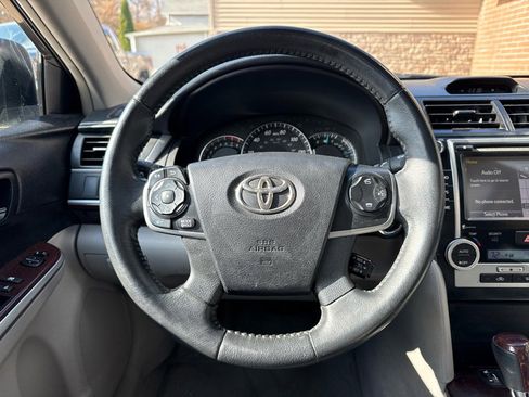 Used 2014 Toyota Camry XLE image 9