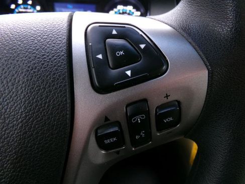 Used 2016 Ford Taurus SE FWD image 16