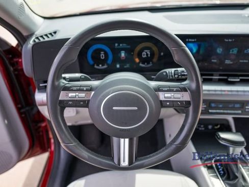 Used 2025 Hyundai Kona SEL FWD image 12