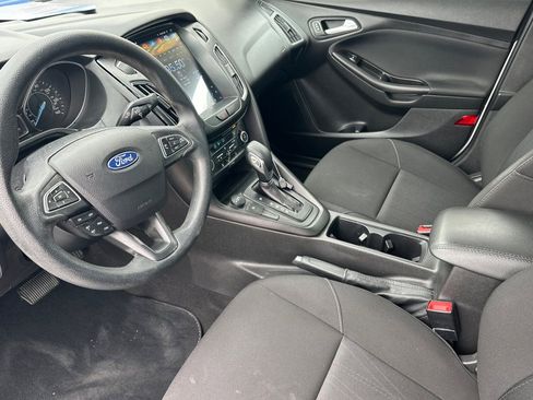 Certified 2018 Ford Focus SE FWD image 9