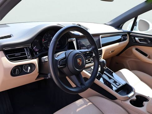 Used 2024 Porsche Macan w/ Premium Plus Package AWD/4WD image 4