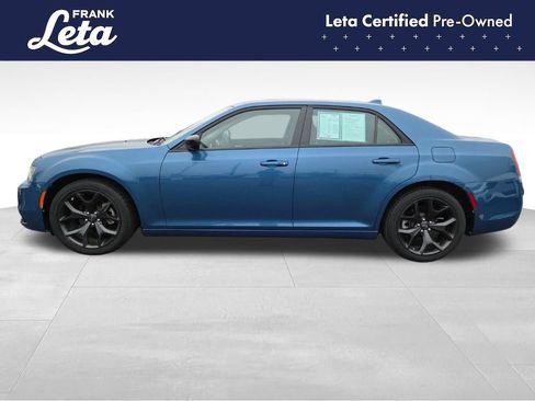 Used 2023 Chrysler 300 Touring w/ Sport Appearance Package image 4
