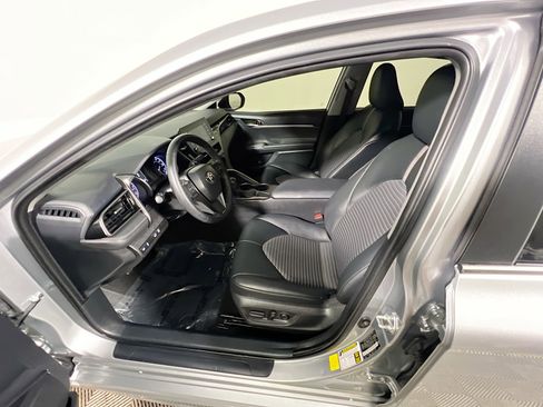 Used 2022 Toyota Camry SE image 15