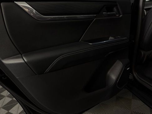 Used 2025 GMC Acadia Elevation w/ Elevation Premium Package image 28