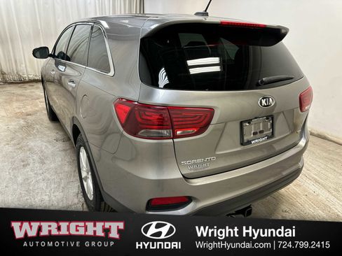 Used 2019 Kia Sorento LX image 4