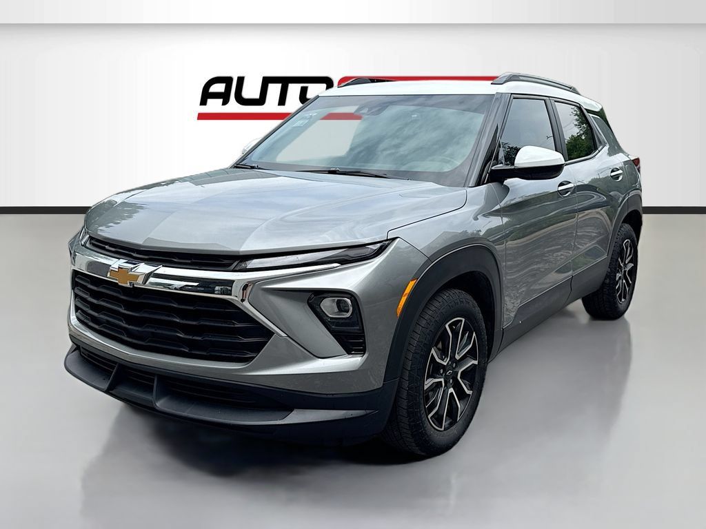 Used 2024 Chevrolet TrailBlazer ACTIV w/ Driver Confidence Package FWD image 3