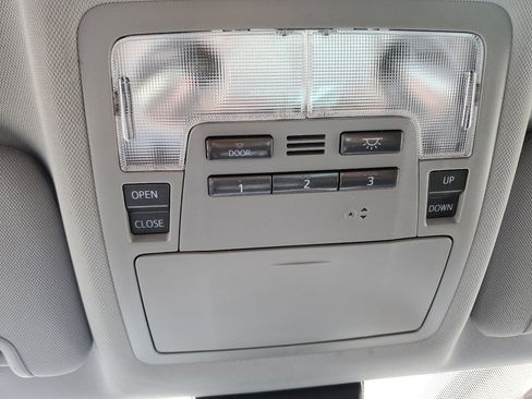 Used 2019 Toyota Highlander AWD V6 image 32