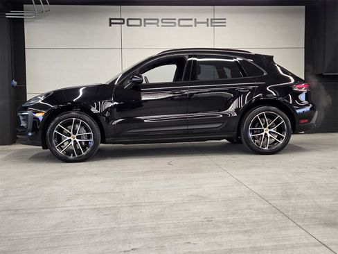 Used 2025 Porsche Macan image 2