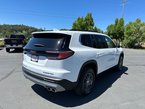 New 2025 GMC Acadia Elevation image 3