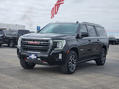 Used 2023 GMC Yukon XL AT4 w/ AT4 Premium Package image 3
